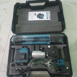 Makita 16-line 4D green laser level kit in a carrying case